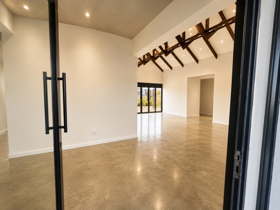 5 Bedroom Property for Sale in Woodland Hills Bergendal Free State